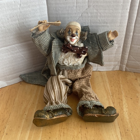 Clown figurine with bendable legs. - Picture 2 of 7